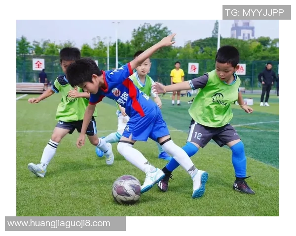 足球天才的崛起与挑战:从街头到绿茵场的传奇旅程 足球天才的崛起与挑战:从街头到绿茵场的传奇旅程